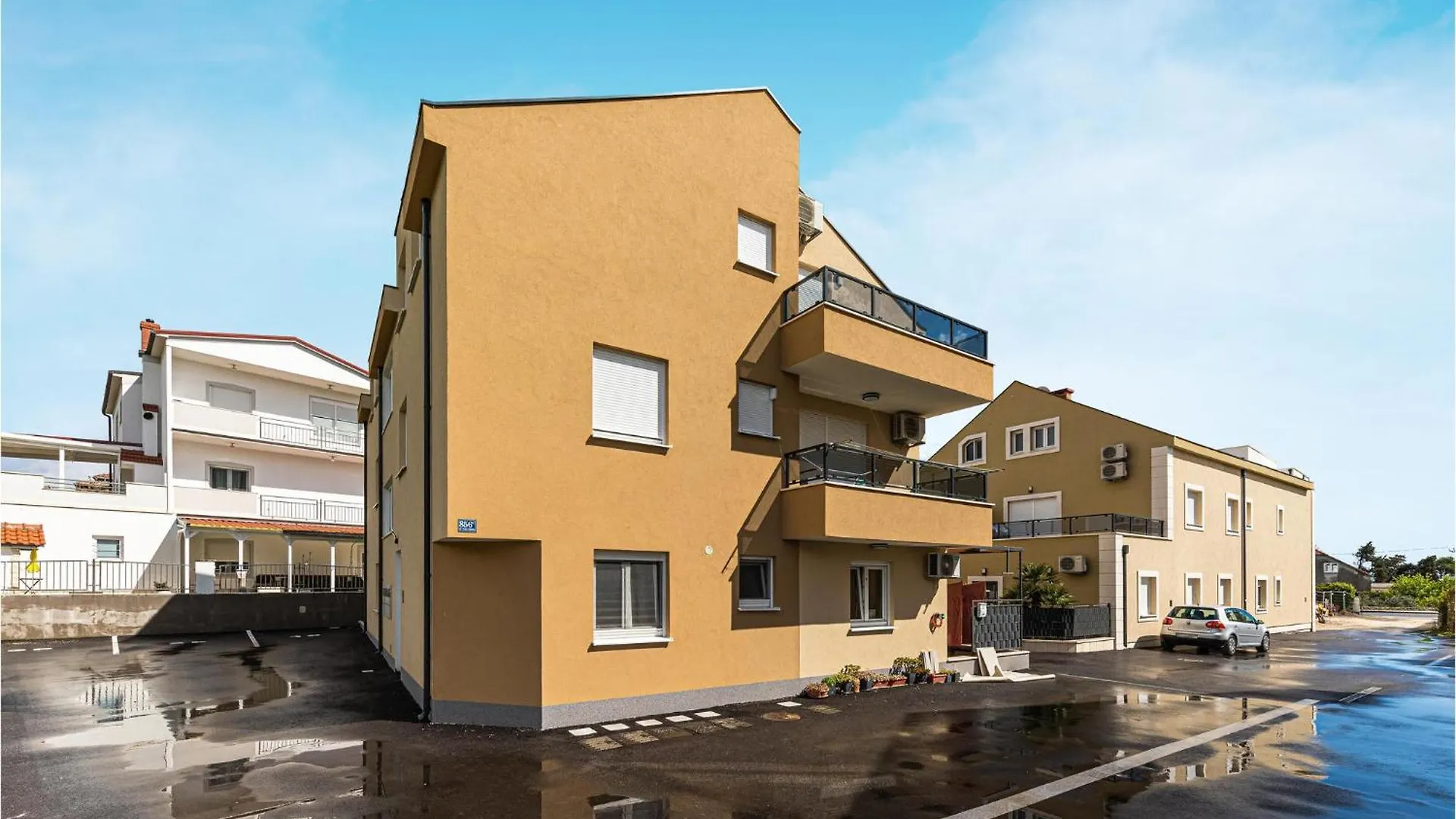 Cozy Apartment In Kastel Stari With Kitchen Kastela