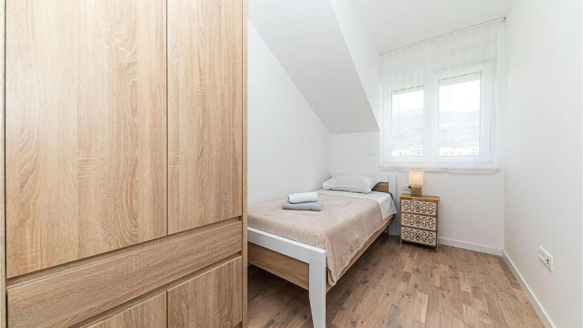 Cozy Apartment In Kastel Stari With Kitchen Kastela
