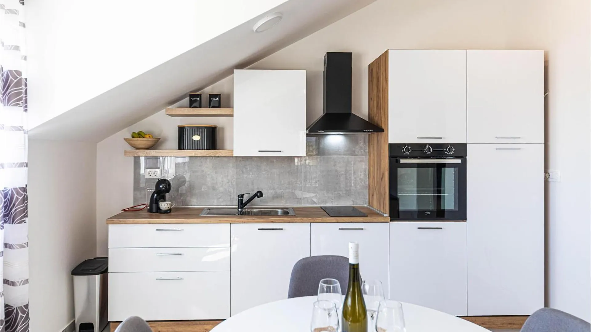 Cozy Apartment In Kastel Stari With Kitchen Kastela