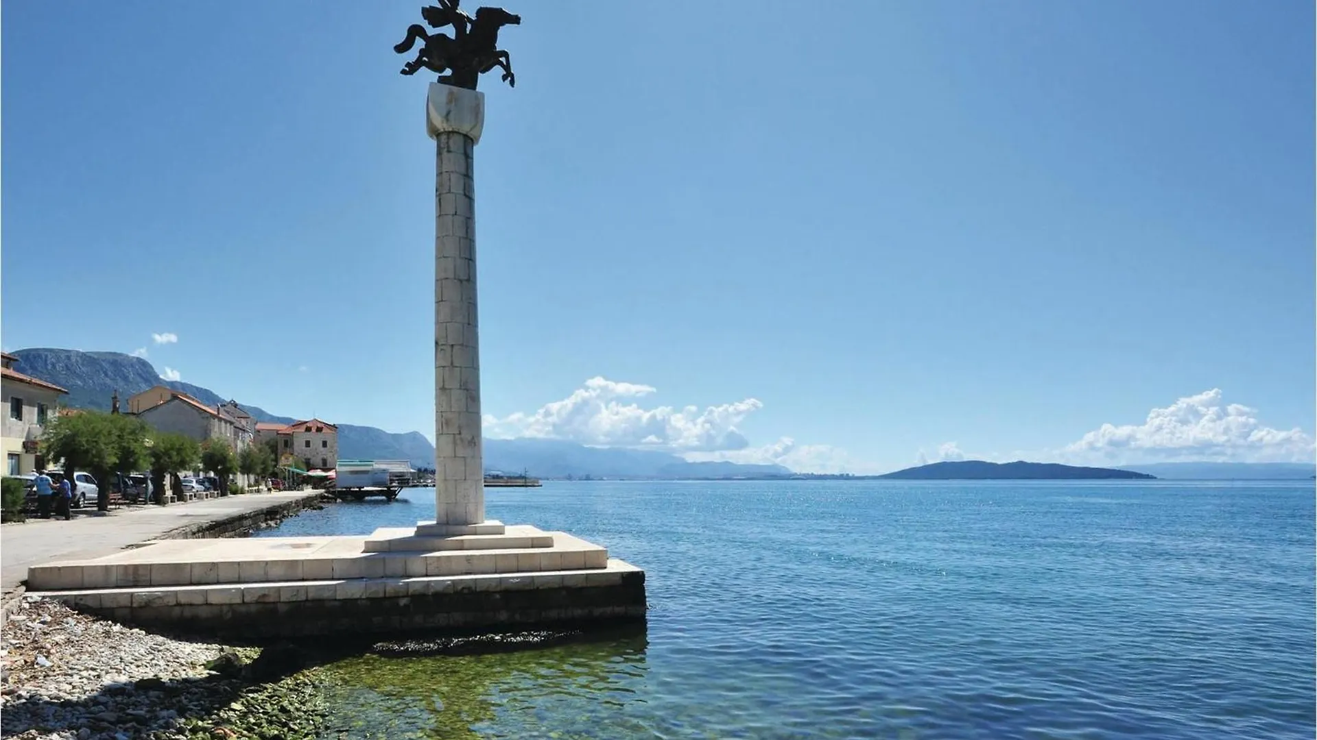 Cozy Apartment In Kastel Stari With Kitchen Kastela